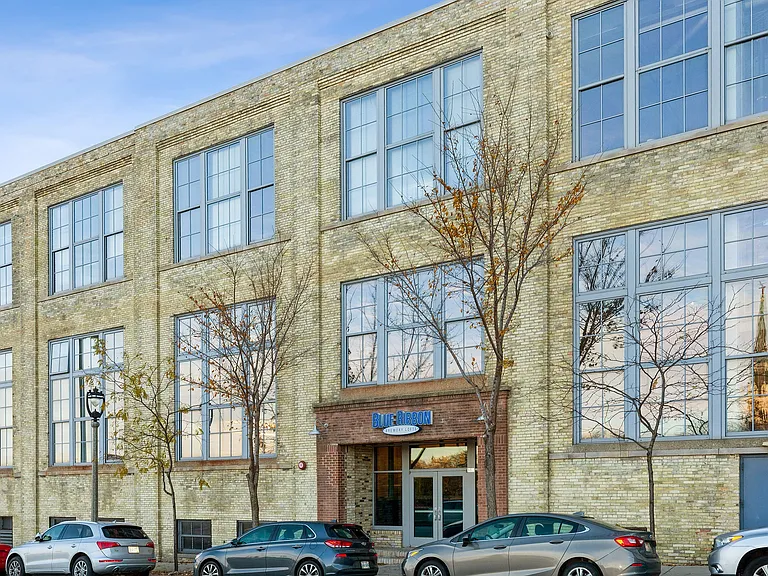 Blue Ribbon Lofts — Photo 22