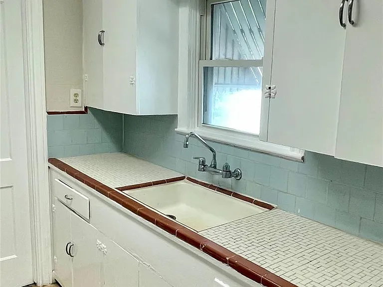 1502 Elmen St #4 — Photo 7