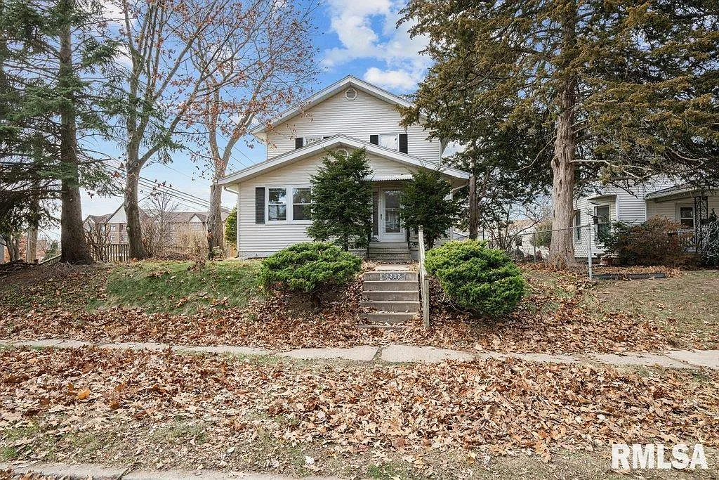 2202 Western Ave photo 1