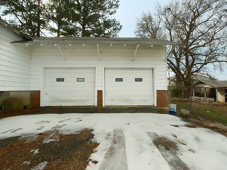 114 Carlton St — Photo 11