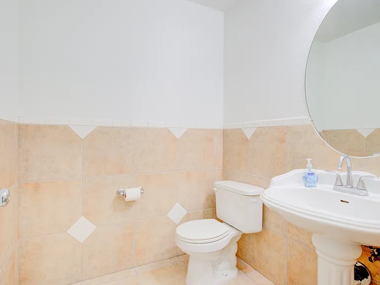 1153 W 400 S — Photo 22