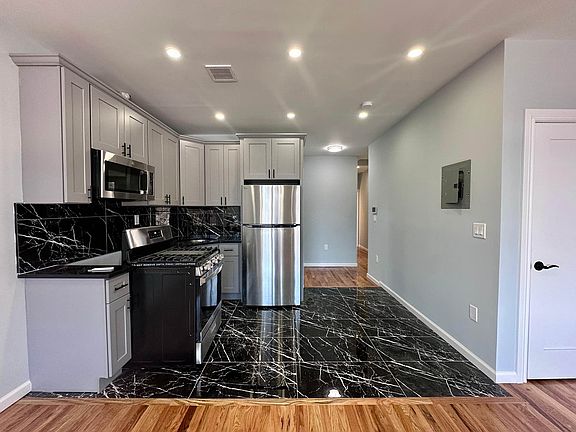 4th image of 34 Gunther Pl APT 1