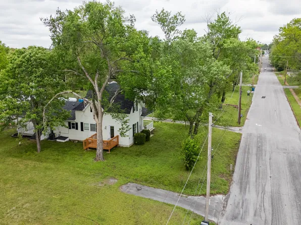 901 W Church Street, Ozark, MO 65721