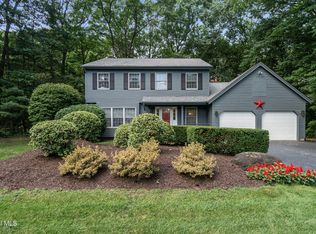 9 Newport Drive, Clifton Park, NY 12065