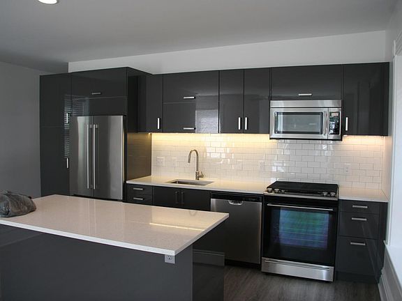 3rd image of 4623 Washington Blvd
