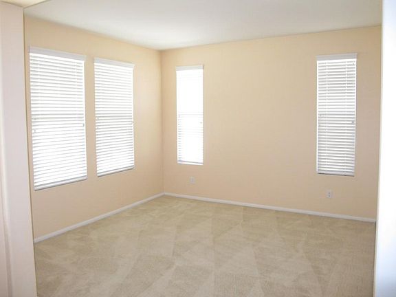 5th image of 29778 Maxmillian Ave