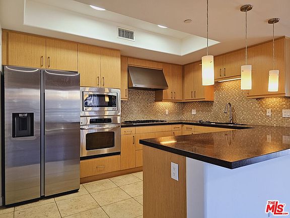 2nd image of 311 S Gramercy Pl Unit 201