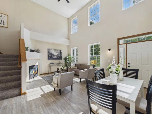 1030 Providence Dr, Shakopee, MN 55379