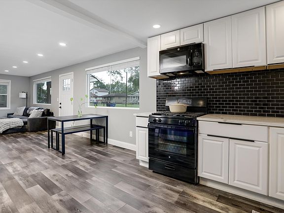 3rd image of 6559 Saline Dr