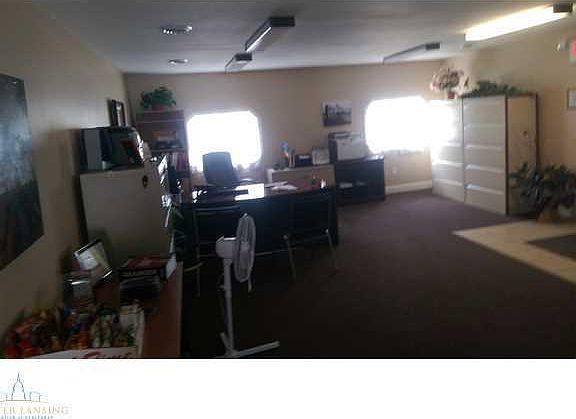 5th image of 401 S Shiawassee St