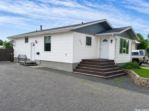 213 18th STREET NE, Weyburn, SK S4H 3J4