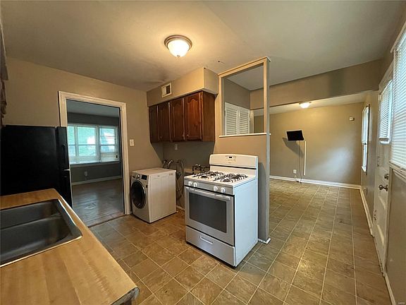 4th image of 235 Du Bourg Ln