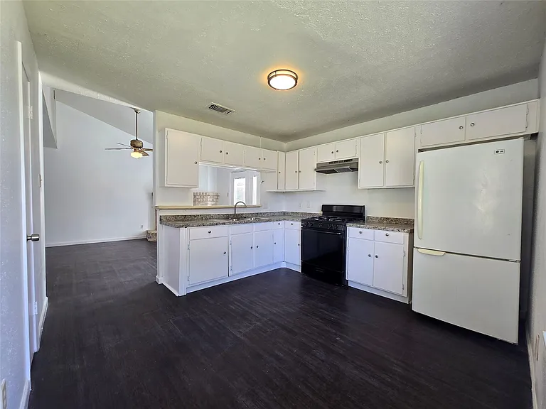 5543 Ambern Dr — Photo 7