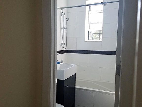 5th image of 3069 Hobart St #6