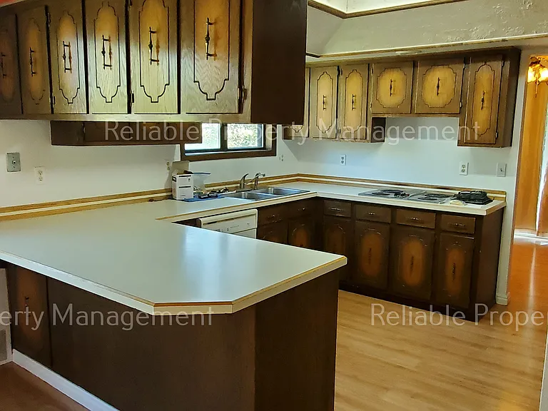 2169 Brentwood Dr — Photo 8