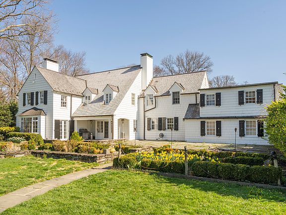 2nd image of 601 Harriton Rd