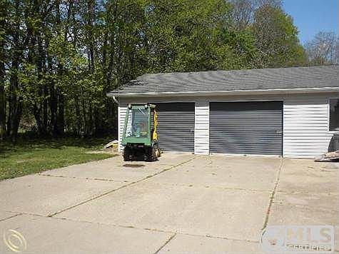 Detached Garage