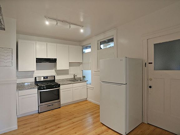 2nd image of 709 Clayton St #6