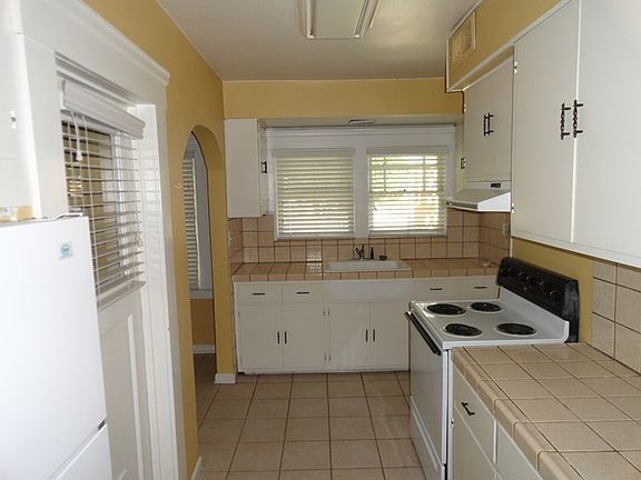 2nd image of 1454 E Olive Ave