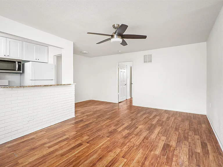 3910 Dallas St #3 — Photo 1