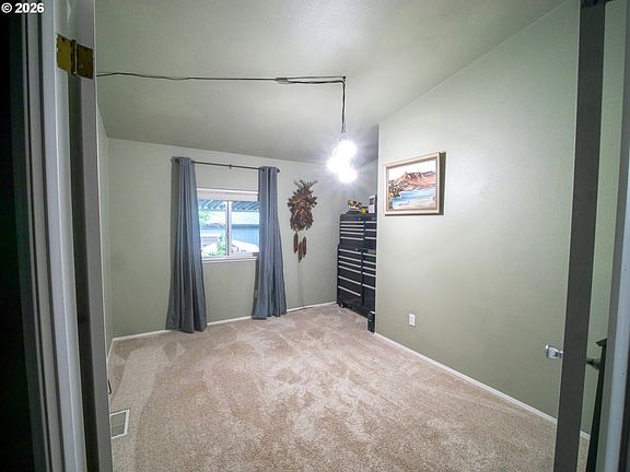 5th image of 18021 Country Village Dr