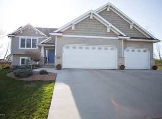 423 Manor Ridge Dr NW, Rochester, MN 55901