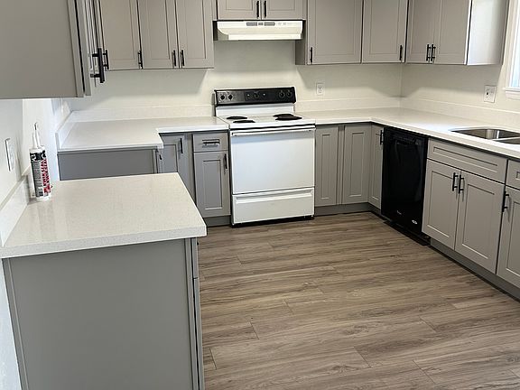 3rd image of 326 Choker St SE #1