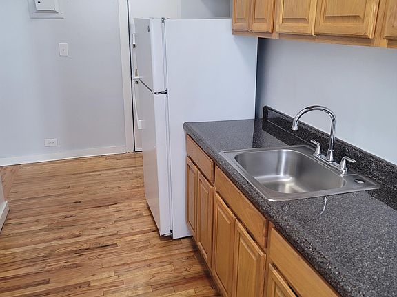 3rd image of 1126 Stratford Ave #2F