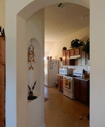 4th image of 111 Hersee Ct