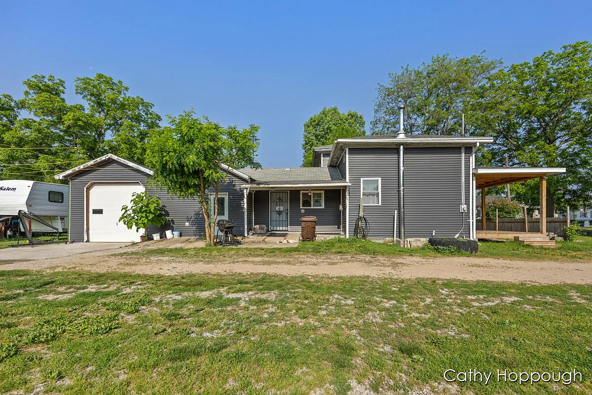 4555 Charles St photo 1