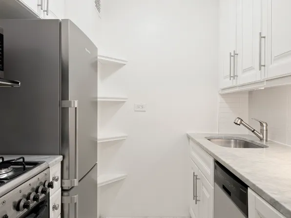 200 East 27th Street image 5 of 12