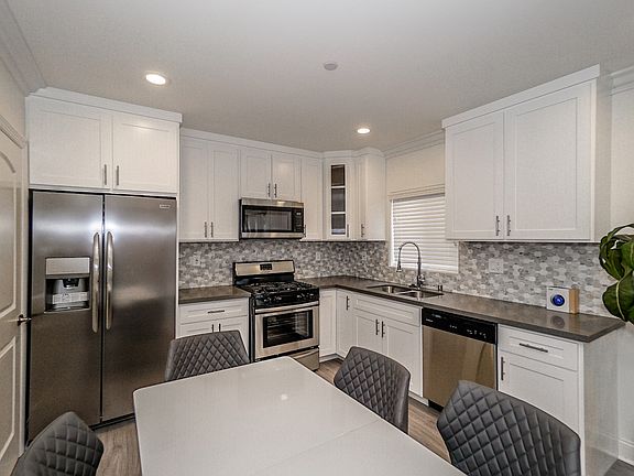 3rd image of 7207 S La Cienega Blvd #7209