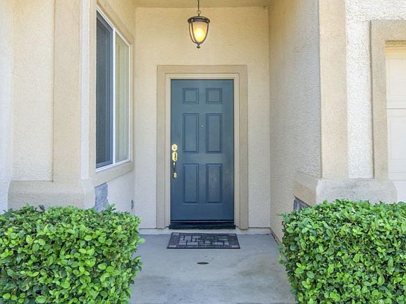 3rd image of 1684 Dunsmuir Way