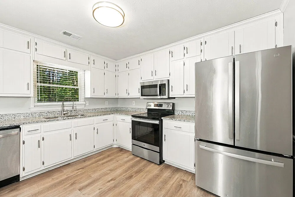 3 bed, 2.0 bath, 1817 sqft, $2,000 — Photo 4
