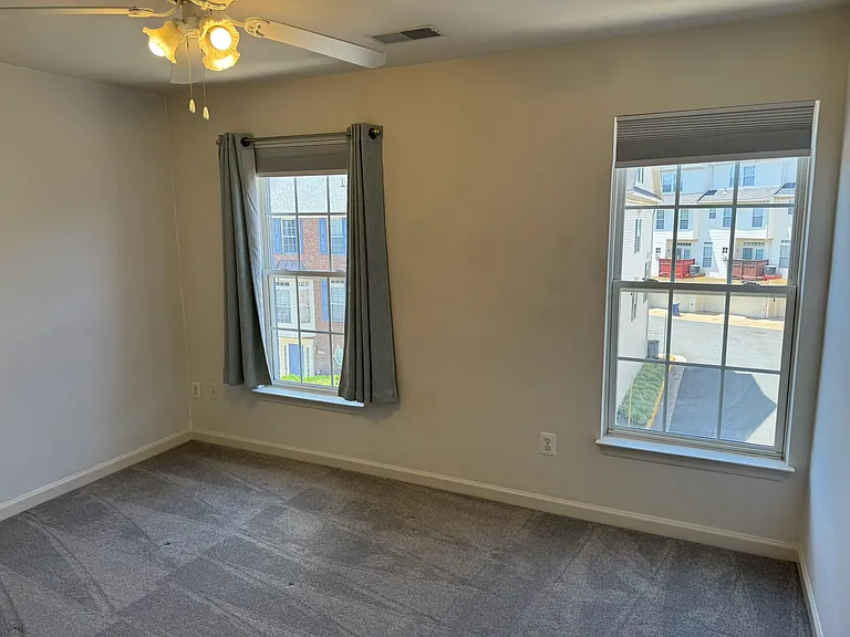 2743 Manhattan Pl — Photo 50