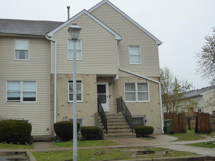 1st image of 60 E 9th St