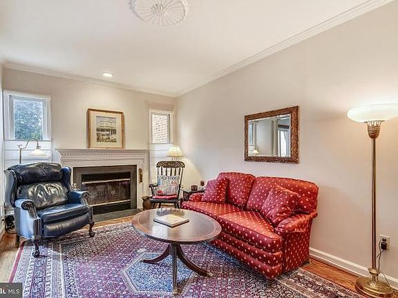3rd image of 2724 Kenwood Ave