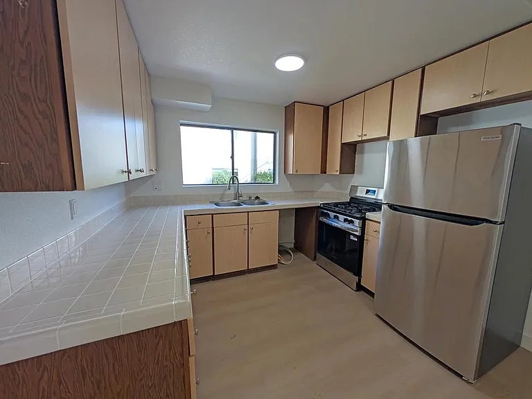 612 N 6th St #C — Photo 12
