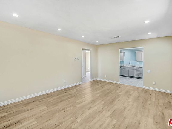 3rd image of 21928 Fox Ave