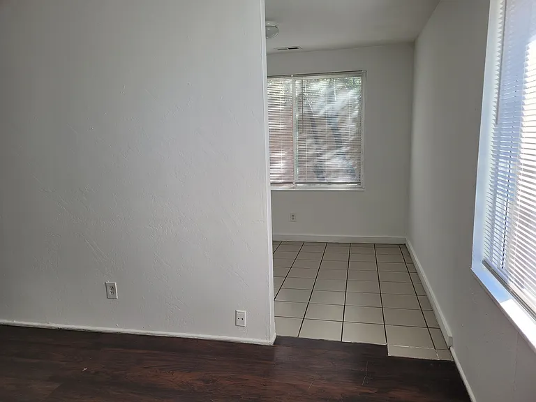 2519 S Parkcrest Dr #4 — Photo 5