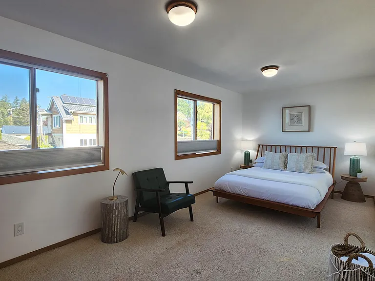 19118 Soundview Dr NW — Photo 55