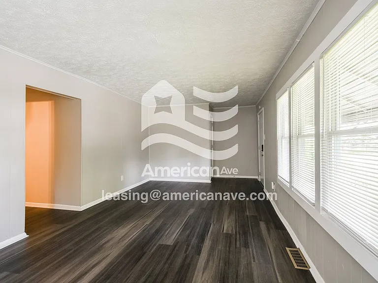 1525257_004_wm_-_living_room_12991459.jpg