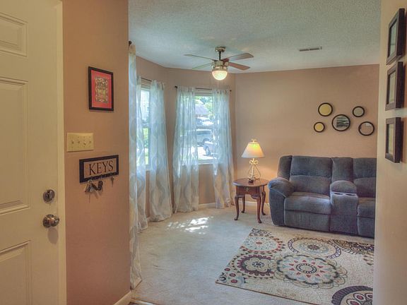 4th image of 7529 Chatham Cir