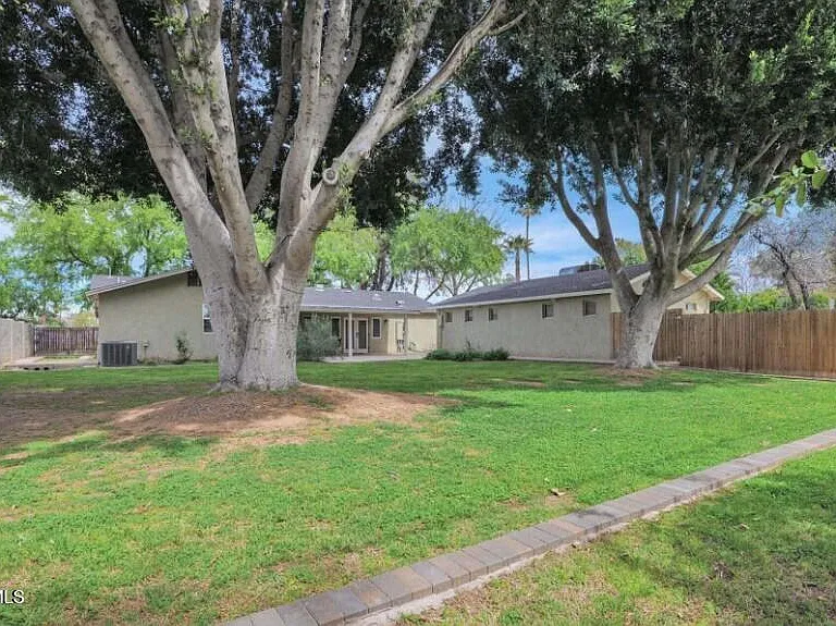 3229 E Clarendon Ave — Photo 19
