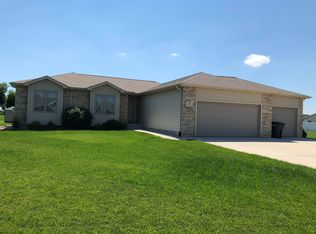 110 E Christopher Cir, DONIPHAN, NE 68832