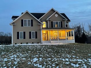 10 Shalimar Dr, Salisbury Mills, NY 12577