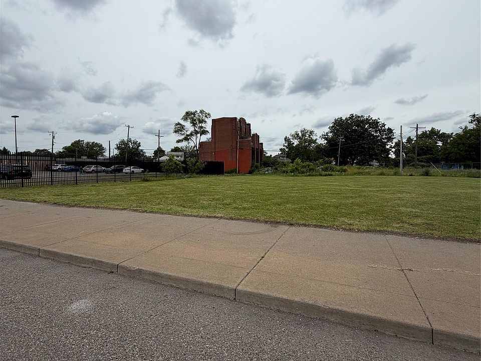 2nd image of 6510 W Warren Ave