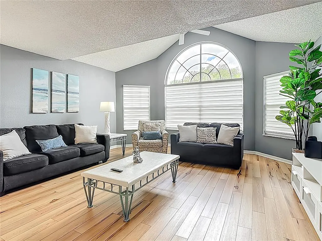 3 bed, 2.0 bath, 1287 sqft, $1,750 — Photo 4