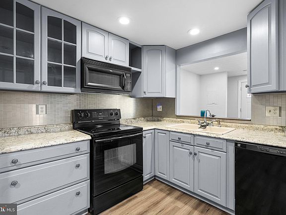 3rd image of 13609 Demetrias Way