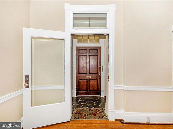 4th image of 831 Oak Hill Ave